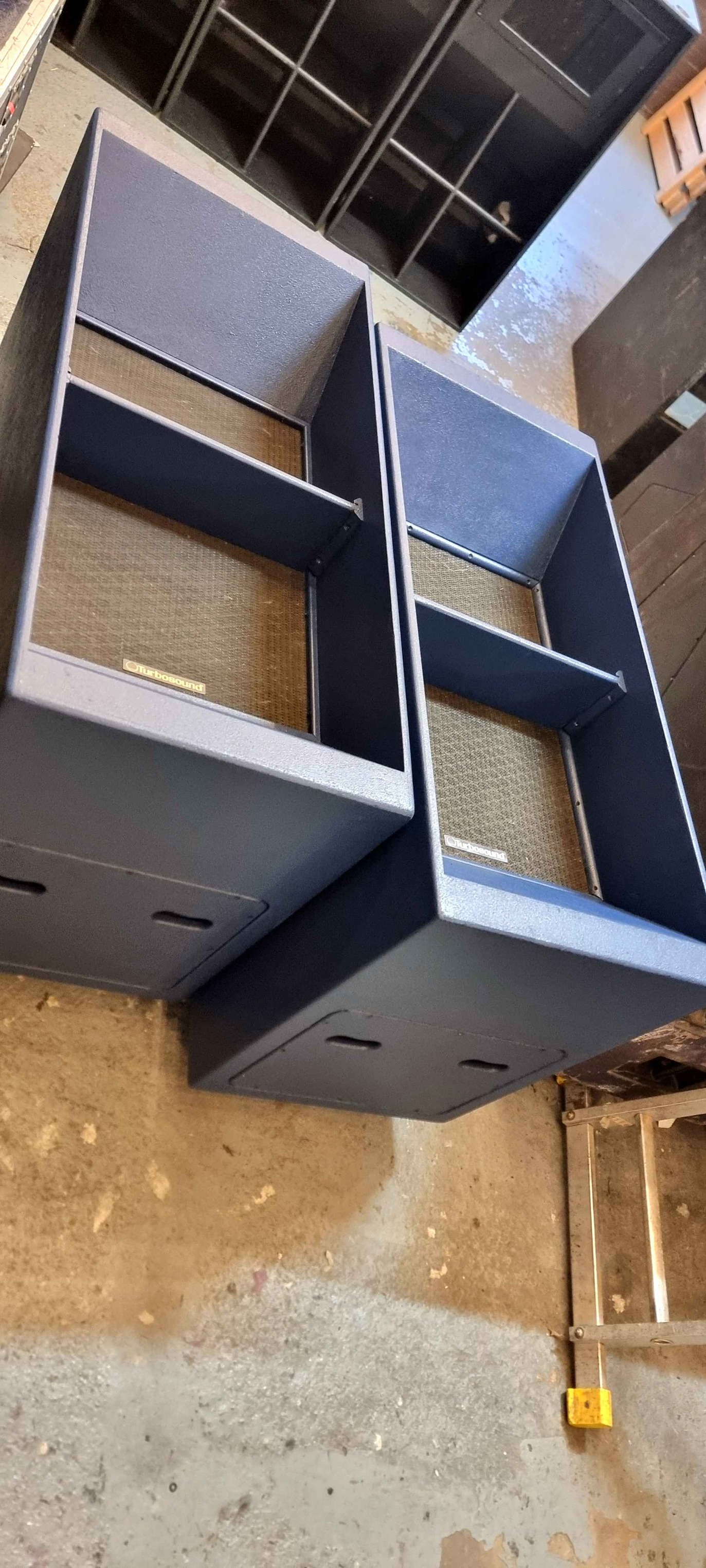 6x Turbosound TSW718 dual 18s