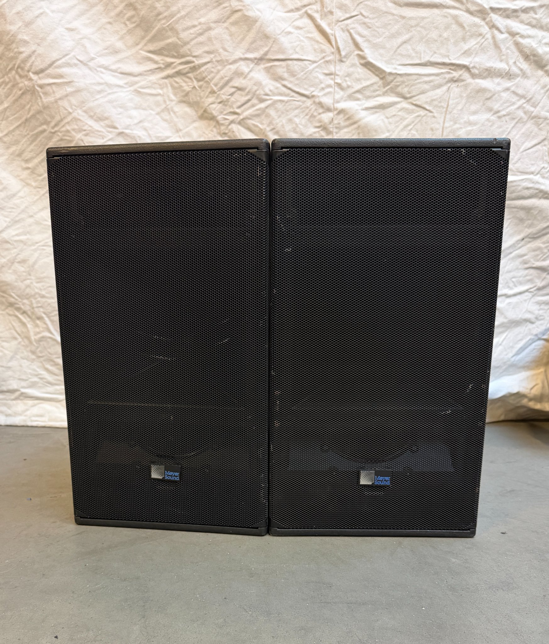 4 × Meyer Sound X40