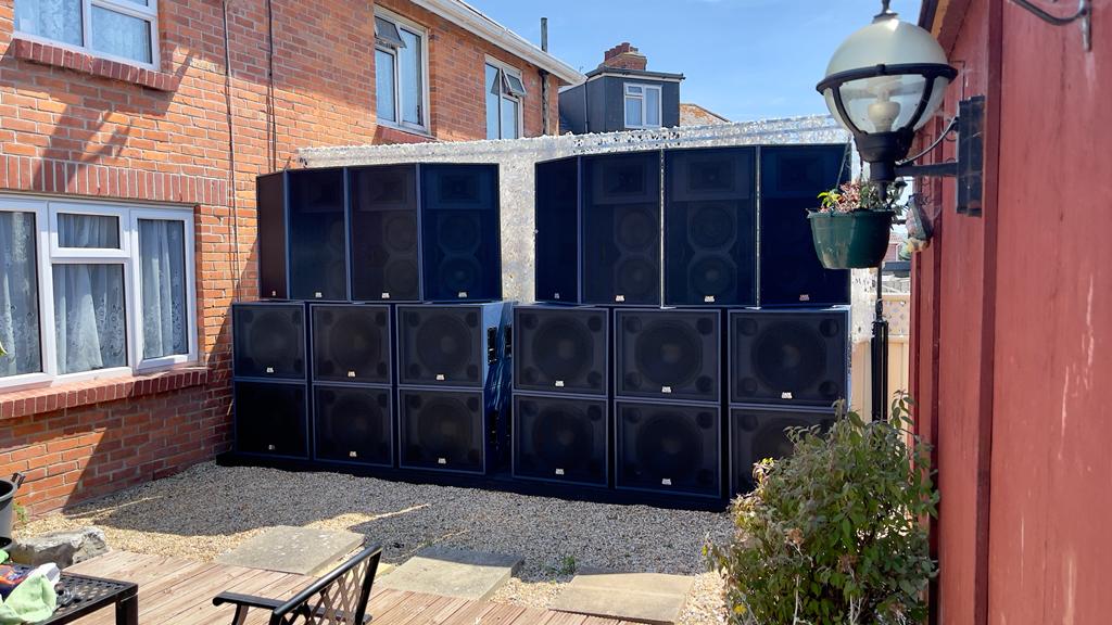 8 x SMT212 + 12 x Fane 200L